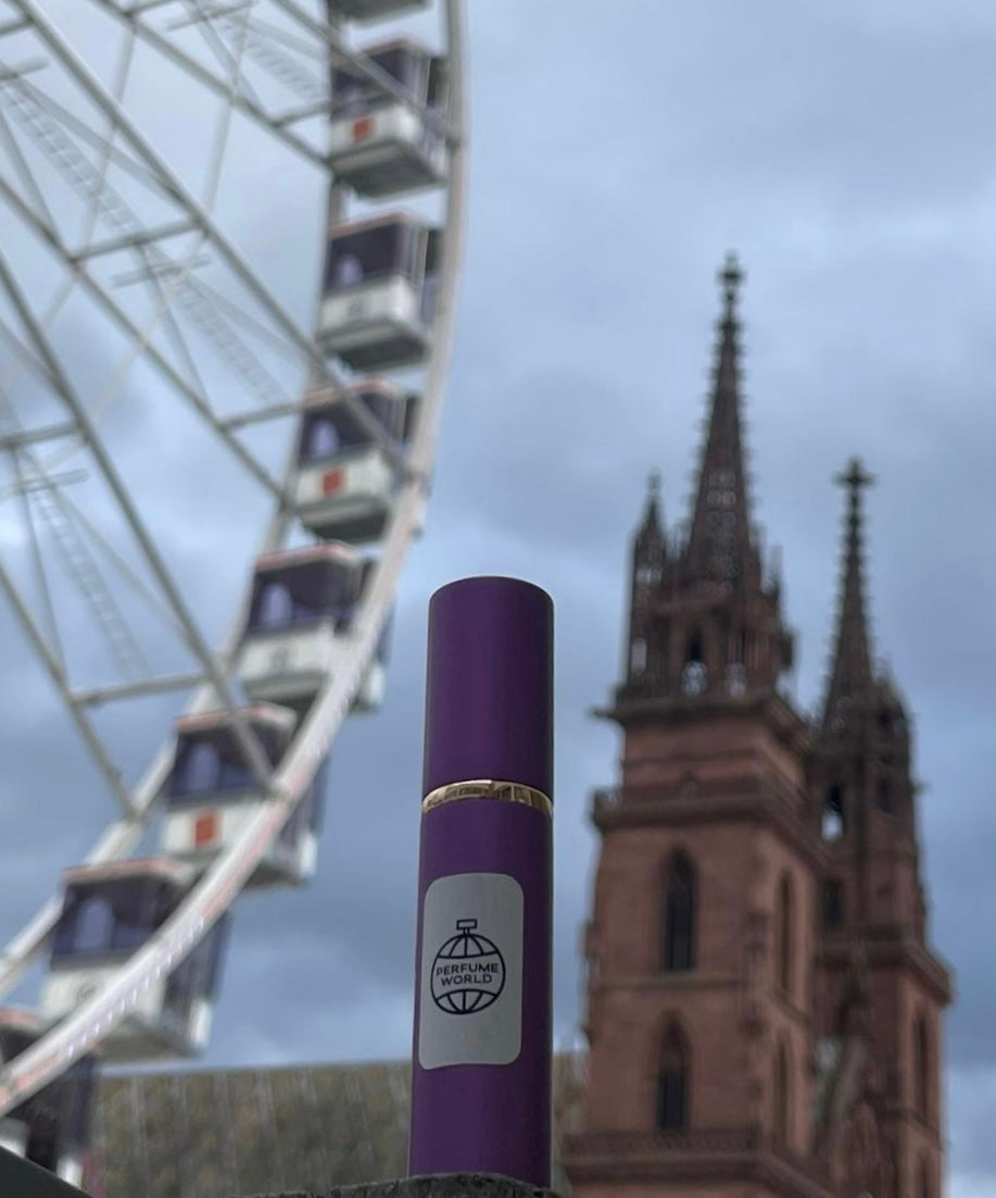 "Man geniesst eine grosse Auswahl und wird gut beraten bei Perfume World. Die Verpackung sieht professionell aus und die Lieferung ist sehr schnell!"