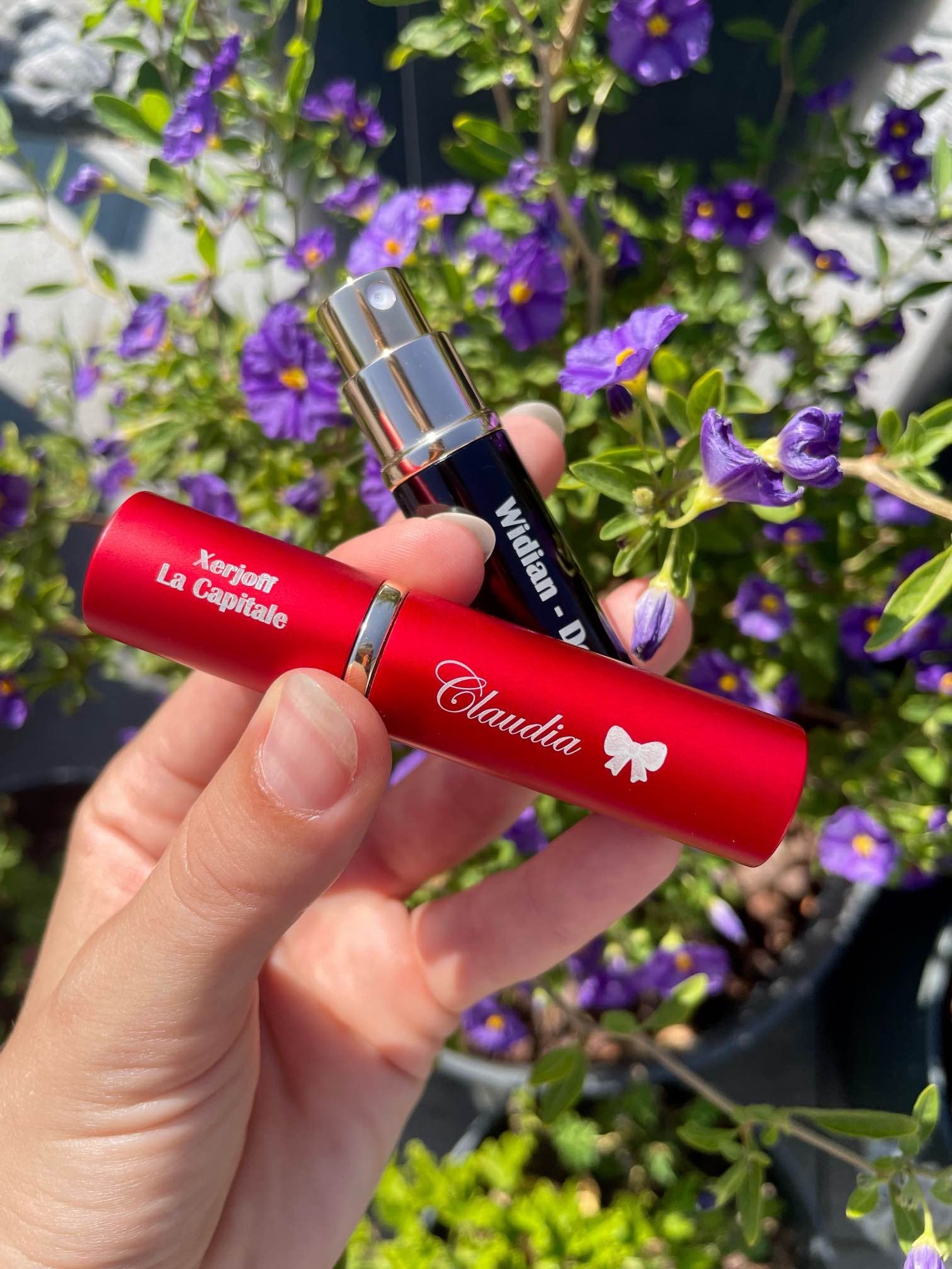 "Die Flaschen sind edel und passen perfekt in die Tasche wenn man mal unterwegs ist. Die Düfte sind von hoher Qualität und sehr intensiv."