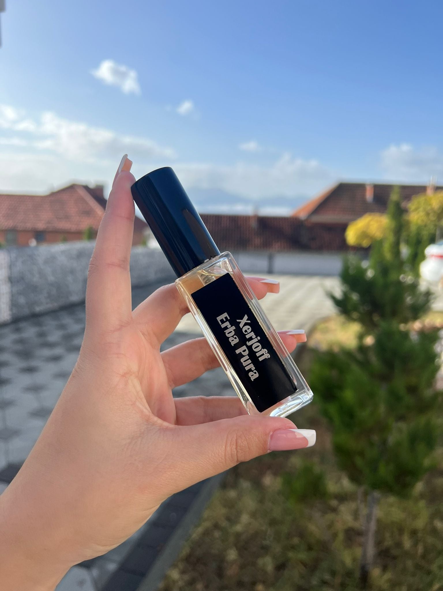 "Durch Perfume World konnte ich viele neue Düfte entdecken, die mir auch gefielen. Die Lieferung war sehr schnell und die Verpackung schön!"